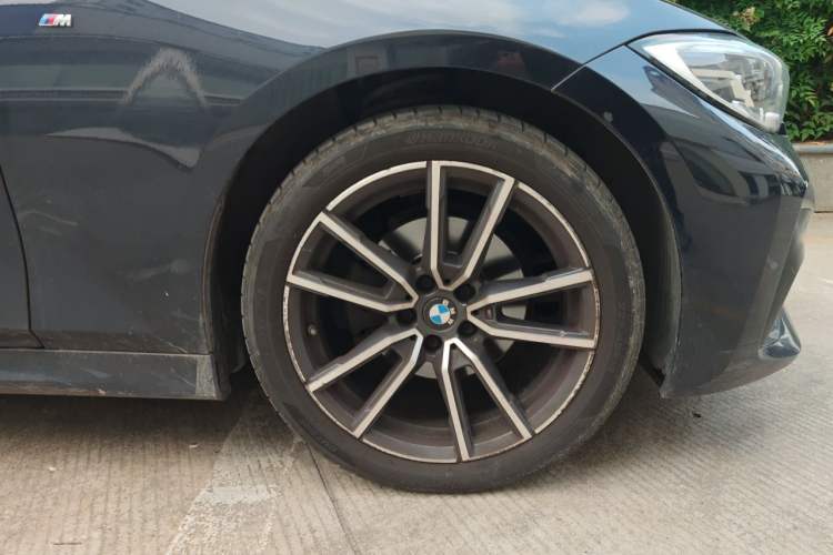 Used BMW 3 Series 2022 320Li M Sport Package Right Front Wheel Hub