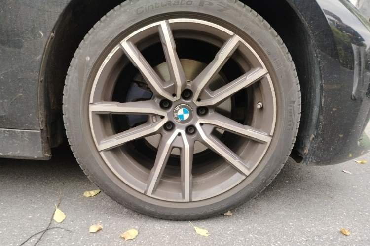 Used BMW 3 Series 2022 320Li M Sport Package Right Front Wheel Hub