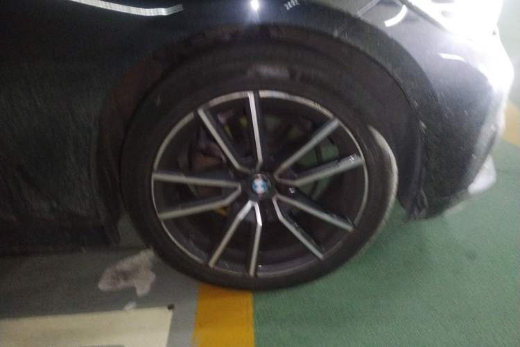 Used BMW 3 Series 2022 325Li M Sport Package Right Front Wheel Hub