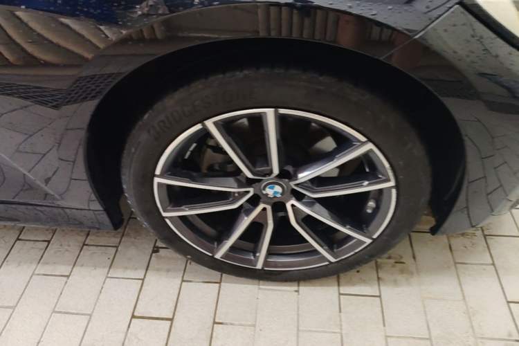 Used BMW 3 Series 2022 325Li M Sport Package Right Front Wheel Hub
