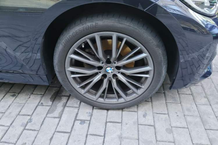 Used BMW 3 Series 2022 Restyled 325Li M Sport Night Edition Package Right Front Wheel Hub