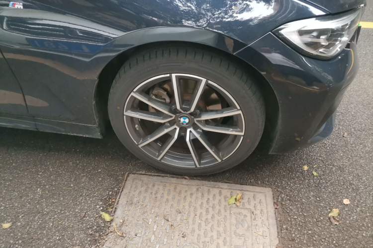 Used BMW 3 Series 2022 325Li M Sport Package Right Front Wheel Hub