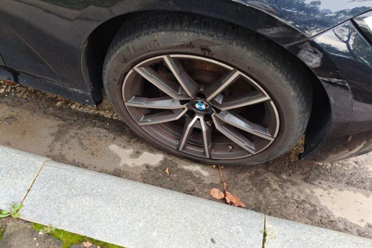 Used BMW 3 Series 2022 325Li M Sport Package Right Front Wheel Hub