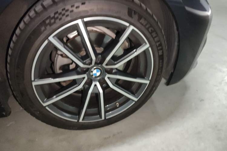 Used BMW 3 Series 2022 325Li M Sport Package Right Front Wheel Hub