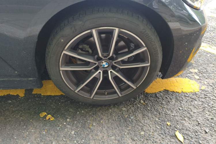 Used BMW 3 Series 2022 325Li M Sport Package Right Front Wheel Hub