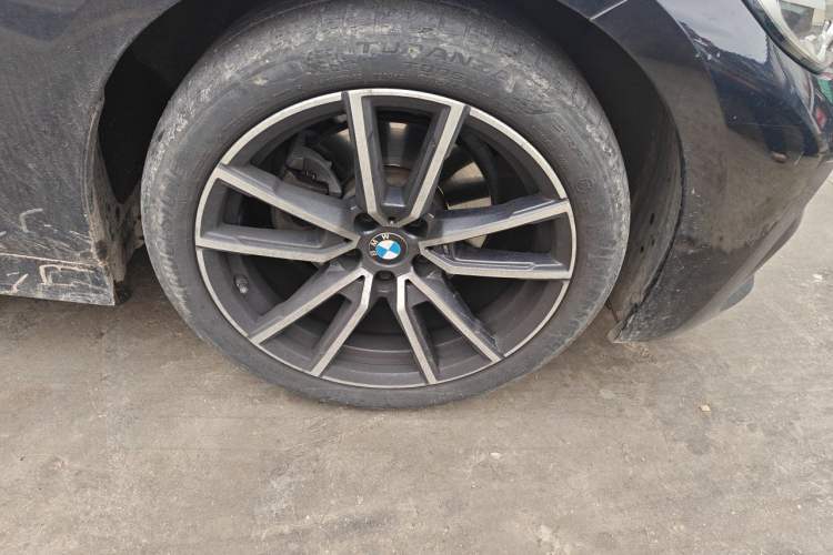 Used BMW 3 Series 2022 320Li M Sport Package Right Front Wheel Hub