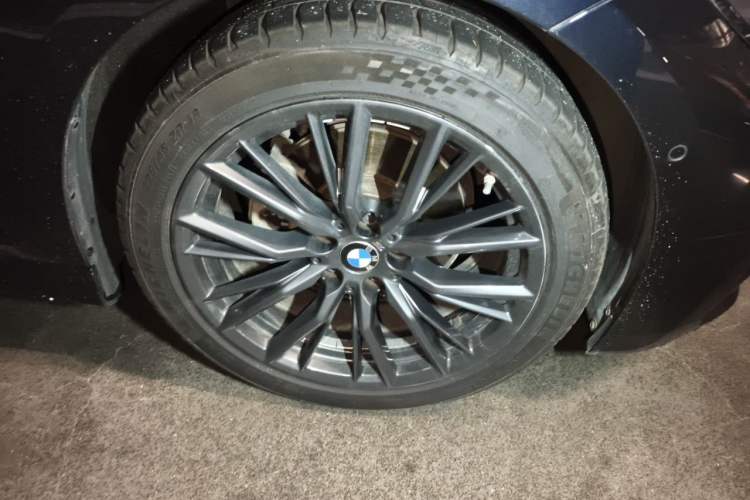 Used BMW 3 Series 2022 325i M Sport Night Edition Package Right Front Wheel Hub