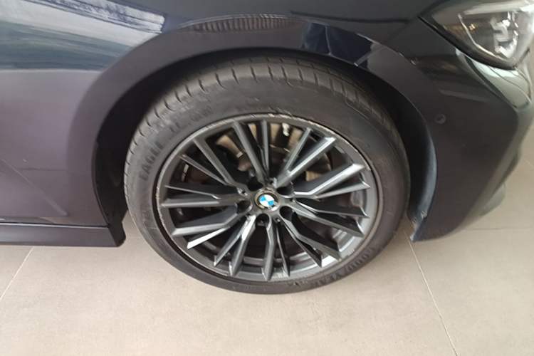 Used BMW 3 Series 2022 330i M Sport Night Edition Right Front Wheel Hub