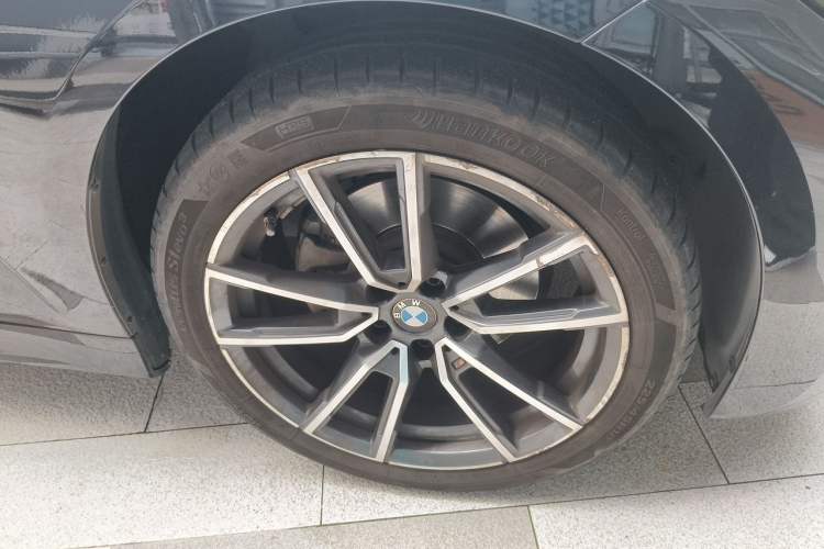 Used BMW 3 Series 2022 325Li M Sport Package Right Front Wheel Hub