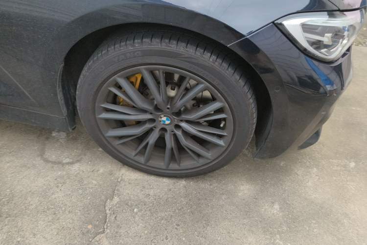 Used BMW 3 Series 2022 Restyled 325Li M Sport Night Edition Package Right Front Wheel Hub