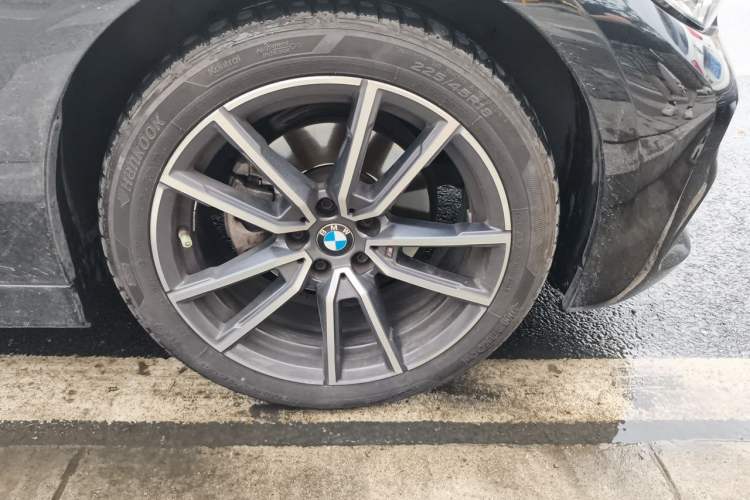 Used BMW 3 Series 2022 320Li M Sport Package Right Front Wheel Hub