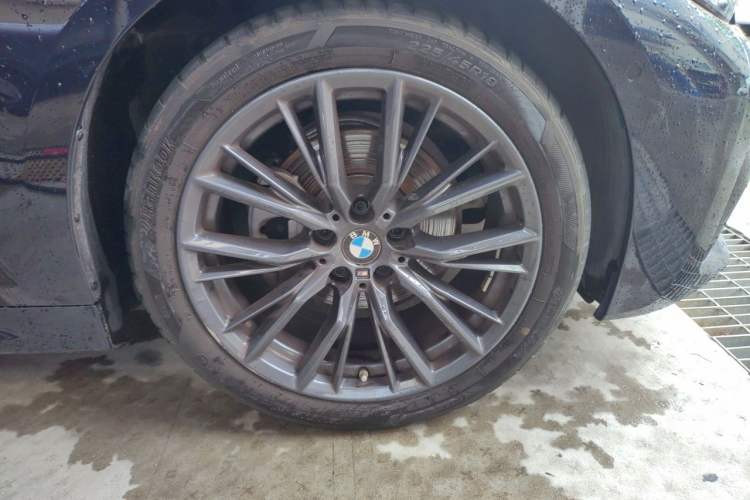 Used BMW 3 Series 2022 Revised 325i M Sport Night Edition Package Right Front Wheel Hub