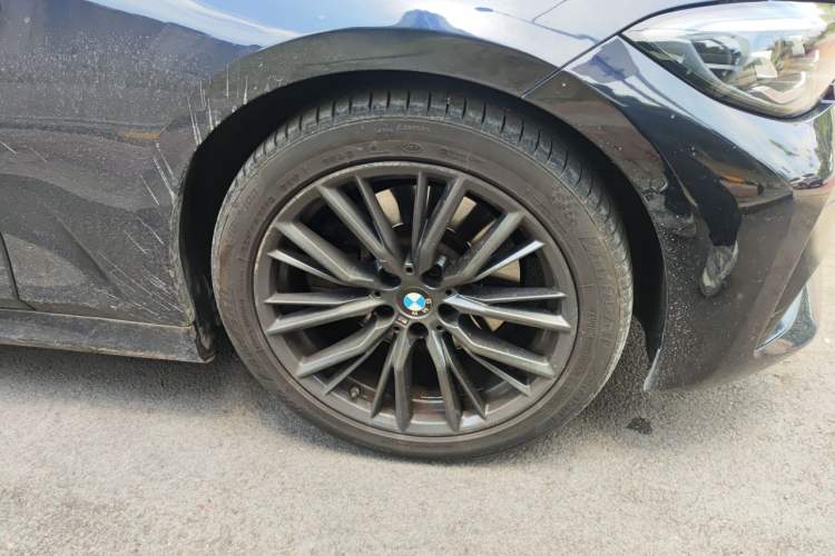 Used BMW 3 Series 2022 Updated 330i M Sport Night Edition Package Right Front Wheel Hub