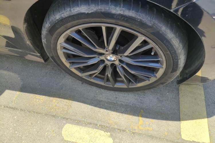 Used BMW 3 Series 2022 Revised 325i M Sport Night Edition Package Right Front Wheel Hub