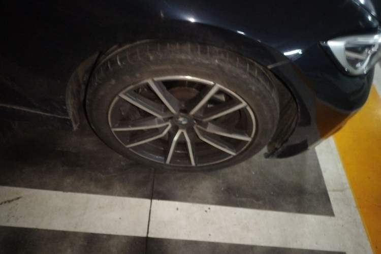 Used BMW 3 Series 2022 325Li M Sport Package Right Front Wheel Hub