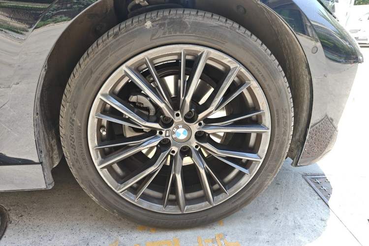 Used BMW 3 Series 2022 Revised 325i M Sport Night Edition Package Right Front Wheel Hub