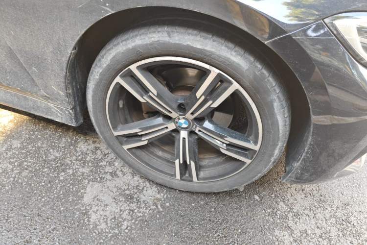 Used BMW 3 Series 2022 325i M Sport Package Right Front Wheel Hub