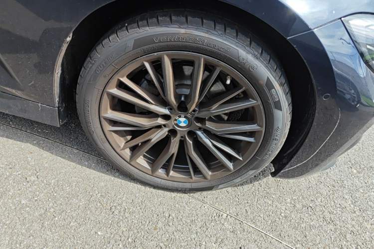 Used BMW 3 Series 2022 Revised 325i M Sport Night Edition Package Right Front Wheel Hub