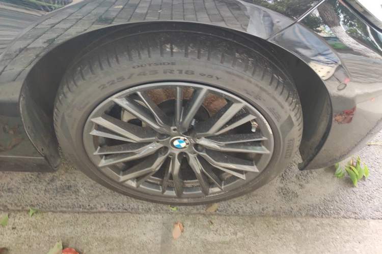 Used BMW 3 Series 2022 Restyled 325Li M Sport Night Edition Package Right Front Wheel Hub