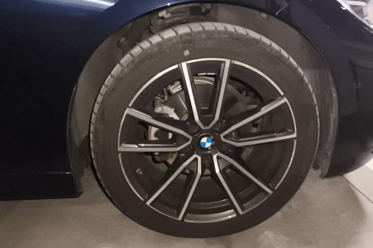 Used BMW 3 Series 2022 320Li M Sport Package Right Front Wheel Hub