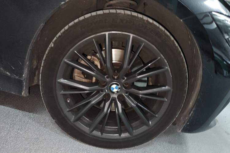 Used BMW 3 Series 2022 330i M Sport Night Edition Right Front Wheel Hub