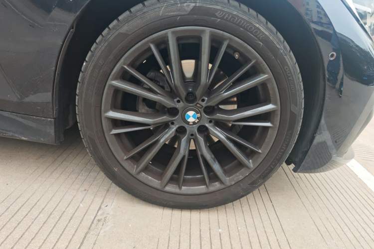 Used BMW 3 Series 2022 Revised 325i M Sport Night Edition Package Right Front Wheel Hub