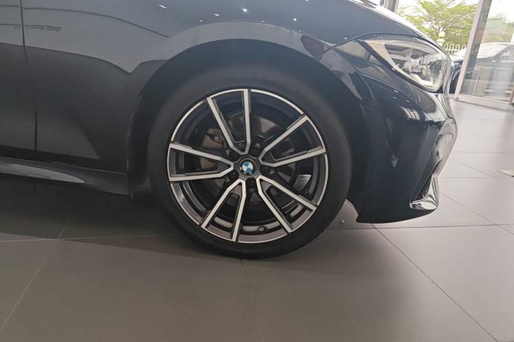 Used BMW 3 Series 2022 Updated 325Li M Sport Package Right Front Wheel Hub