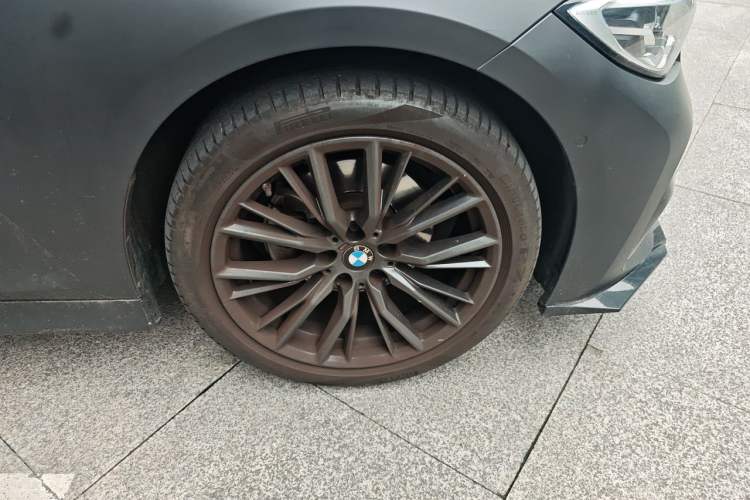 Used BMW 3 Series 2022 Restyled 325Li M Sport Night Edition Package Right Front Wheel Hub