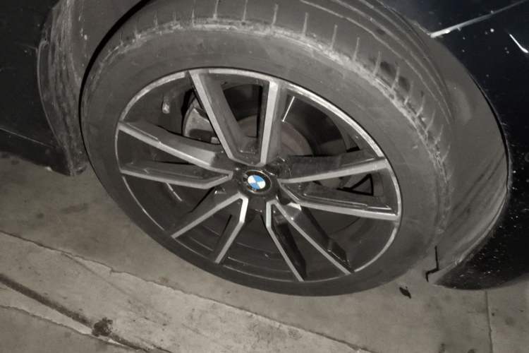Used BMW 3 Series 2022 325Li M Sport Package Right Front Wheel Hub