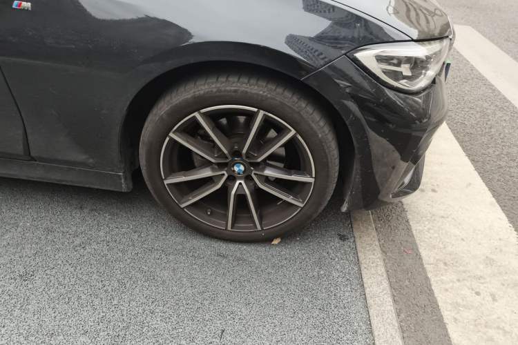 Used BMW 3 Series 2022 320Li M Sport Package Right Front Wheel Hub
