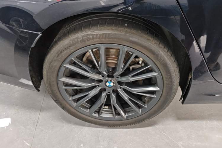 Used BMW 3 Series 2022 325Li M Sport Night Edition Package Right Rear Wheel Hub