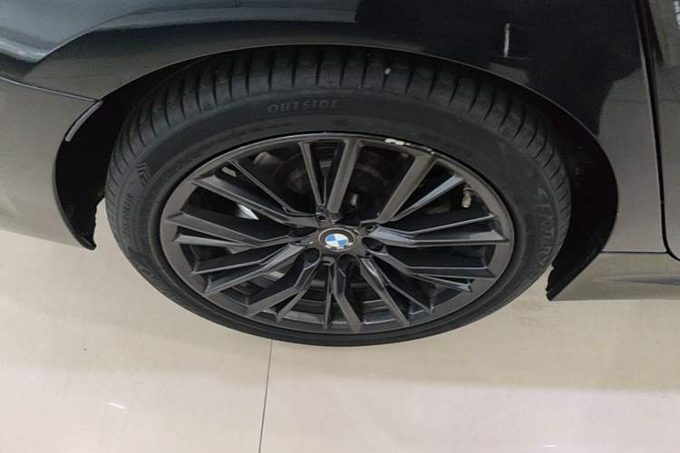 Used BMW 3 Series 2022 325i M Sport Night Edition Package Right Rear Wheel Hub