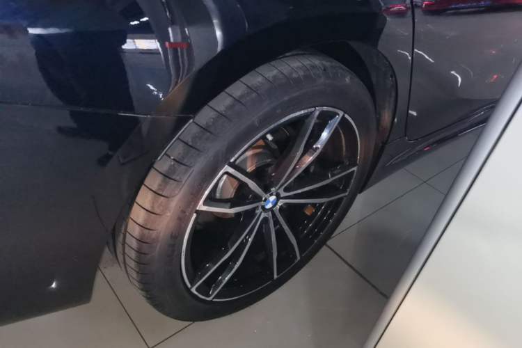 Used BMW 3 Series 2022 325i M Sport Package Right Rear Wheel Hub