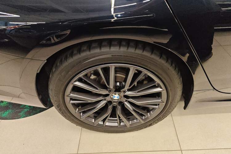 Used BMW 3 Series 2022 325i M Sport Night Edition Package Right Rear Wheel Hub