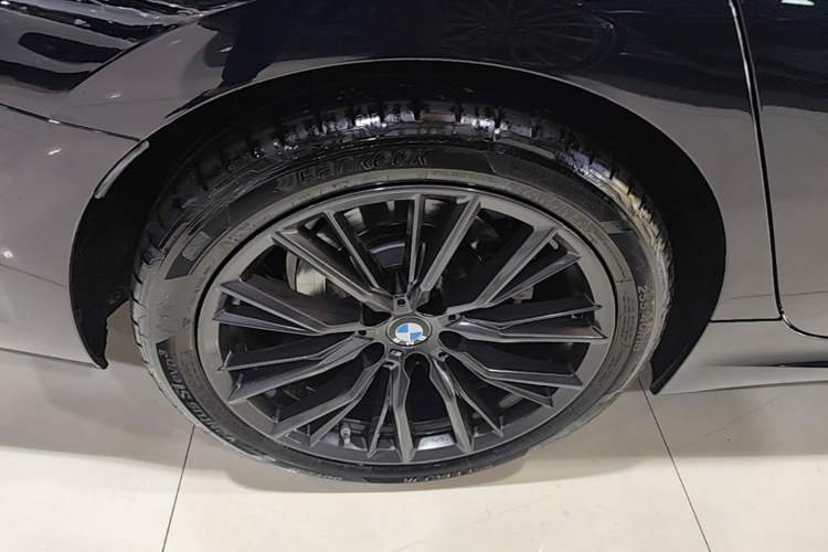 Used BMW 3 Series 2022 Revised 325i M Sport Night Edition Package Right Rear Wheel Hub