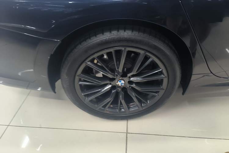 Used BMW 3 Series 2022 325i M Sport Night Edition Package Right Rear Wheel Hub