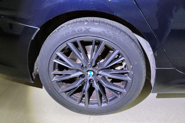Used BMW 3 Series 2022 Restyled 330Li xDrive M Sport Night Edition Package Right Rear Wheel Hub
