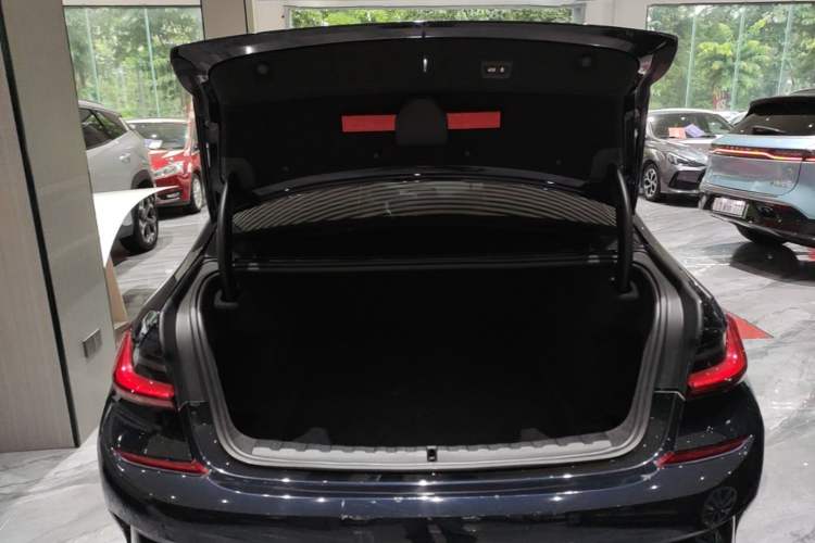 Used BMW 3 Series 2022 325Li M Sport Package Trunk
