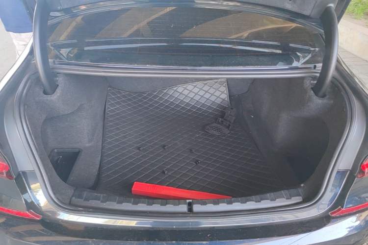 Used BMW 3 Series 2022 325Li M Sport Package Trunk
