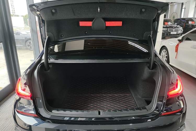 Used BMW 3 Series 2022 325i M Sport Package Trunk