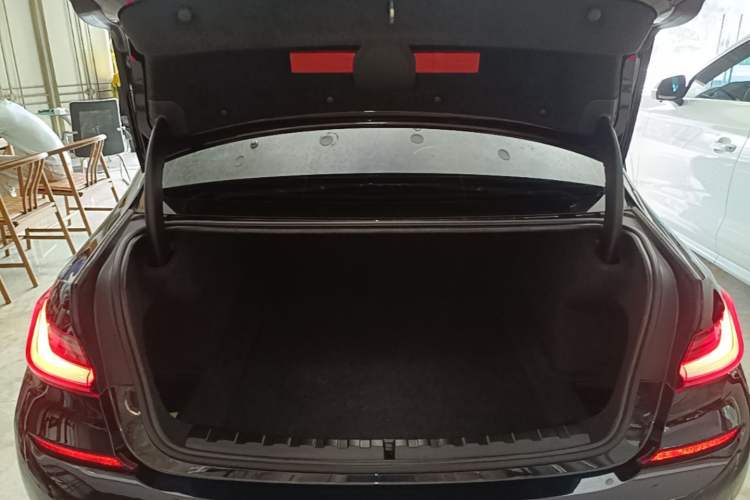 Used BMW 3 Series 2022 Updated 325i M Sport Package Trunk