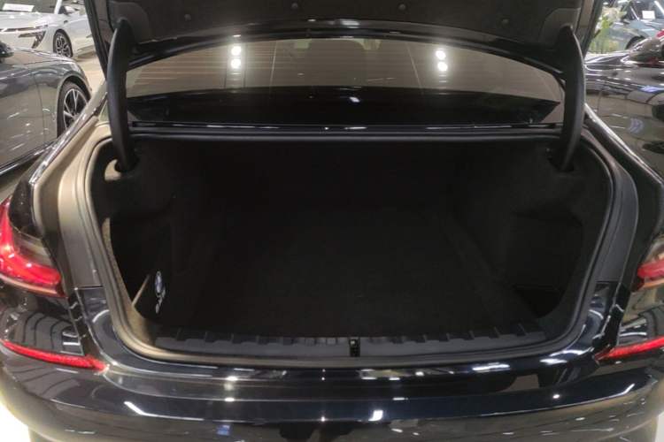 Used BMW 3 Series 2022 Updated 325i M Sport Package Trunk