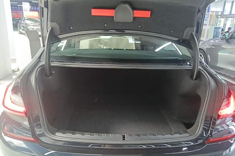 Used BMW 3 Series 2022 325Li M Sport Package Trunk