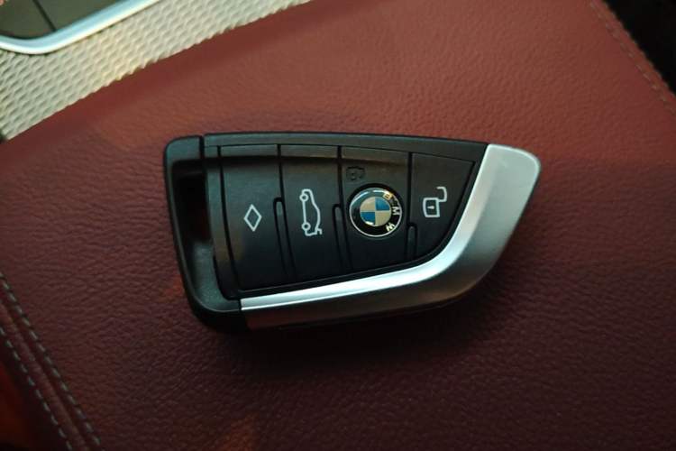 Used BMW 3 Series 2022 Restyled 330Li xDrive M Sport Night Edition Package Vehicle Key
