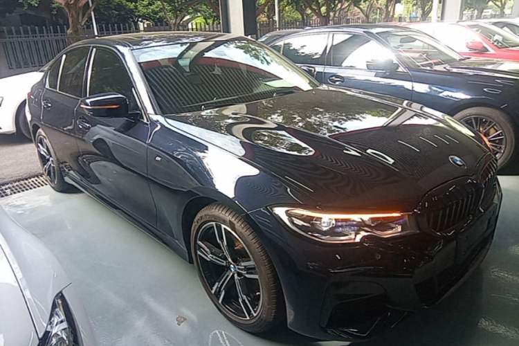 Used BMW 3 Series 2022 Updated 325i M Sport Package Front Right 45 Deg