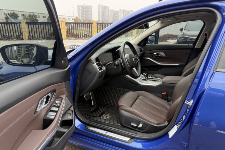 Used BMW 3 Series 2022 Restyled 330Li xDrive M Sport Night Edition Package Left Front Seat