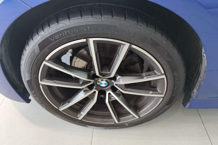Used BMW 3 Series 2022 325Li M Sport Package Left Front Wheel Hub