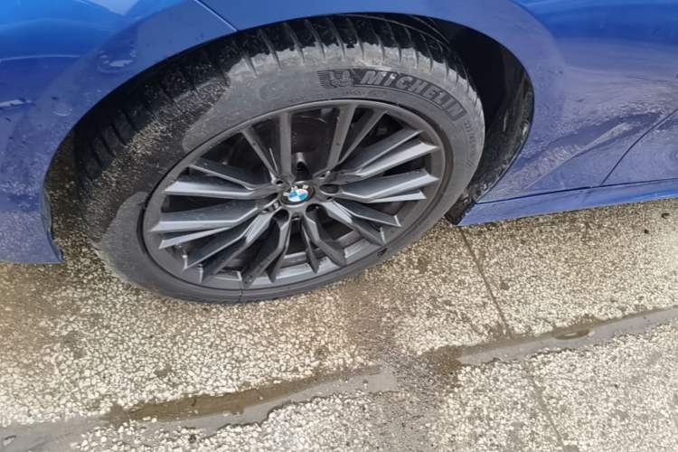 Used BMW 3 Series 2022 Restyled 330Li xDrive M Sport Night Edition Package Left Front Wheel Hub