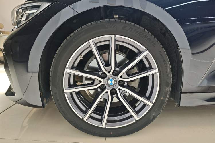 Used BMW 3 Series 2022 325Li M Sport Package Left Front Wheel Hub