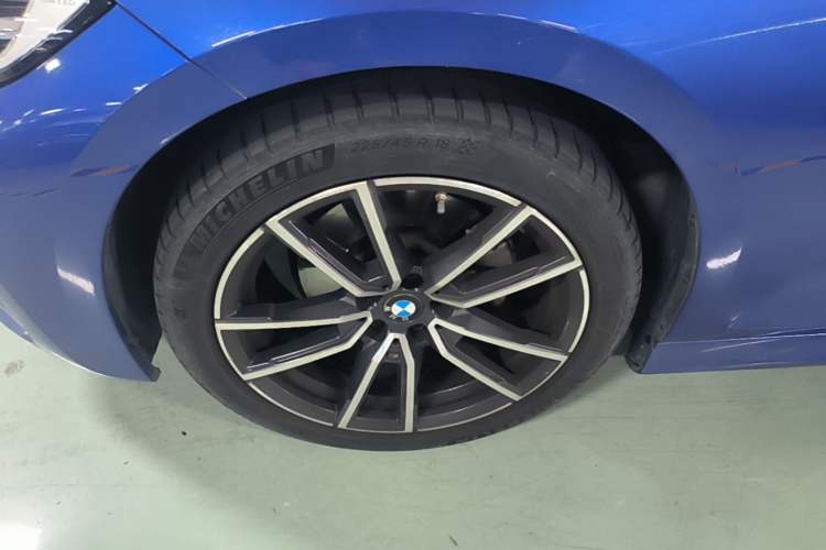 Used BMW 3 Series 2022 325Li M Sport Package Left Front Wheel Hub